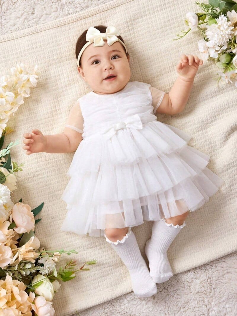 Vestido blanco elegante de malla con lazo