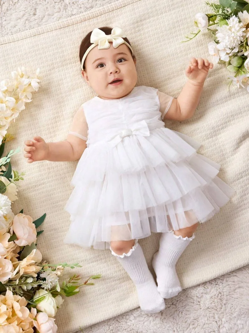 Vestido blanco elegante de malla con lazo