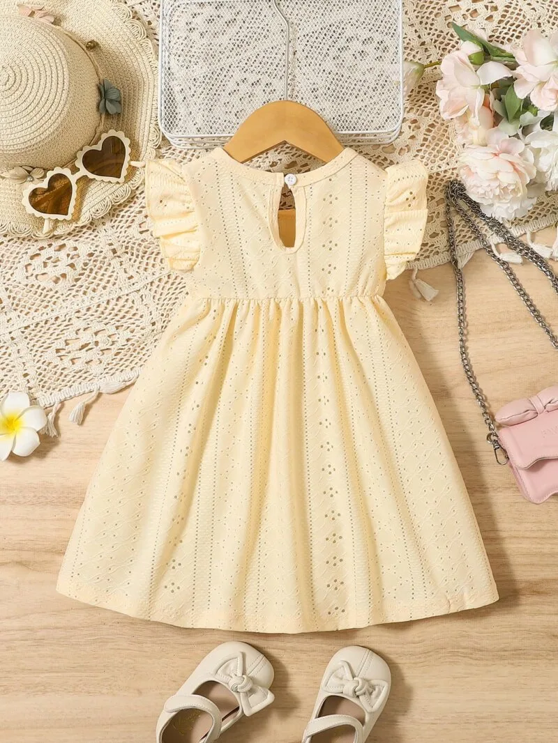 Vestido amarillo con volantes y cuello redondo