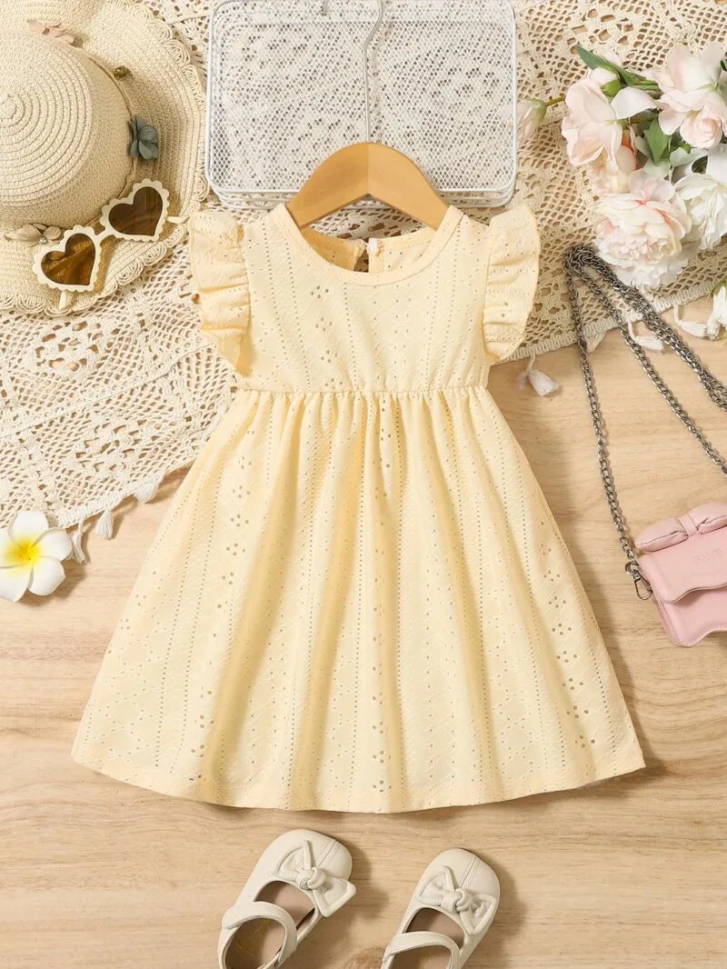Vestido amarillo con volantes y cuello redondo