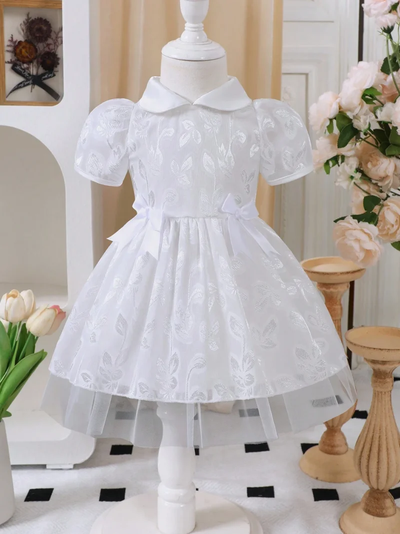 Vestido blanco elegante de malla con bordados