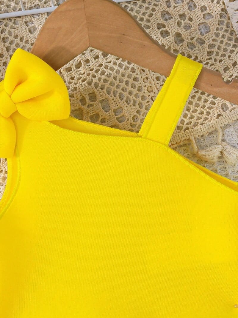Set amarillo bebé niña con top de tirantes y falda con moño