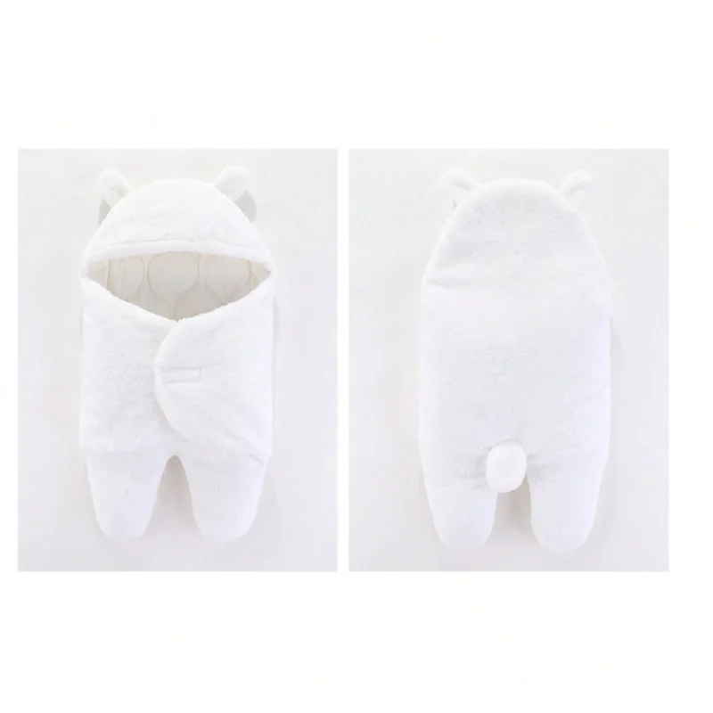 Mameluco blanco de felpa para bebé con gorrito cálido