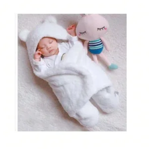 Mameluco blanco de felpa para bebé con gorrito cálido