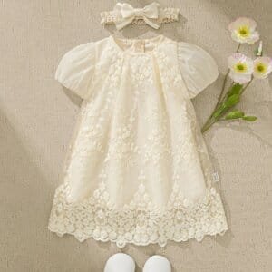 Vestido crema bebé niña con bordado floral y mangas abullonadas