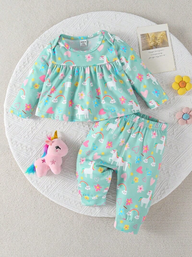 Conjunto verde bebé niña con unicornio arcoíris y flores