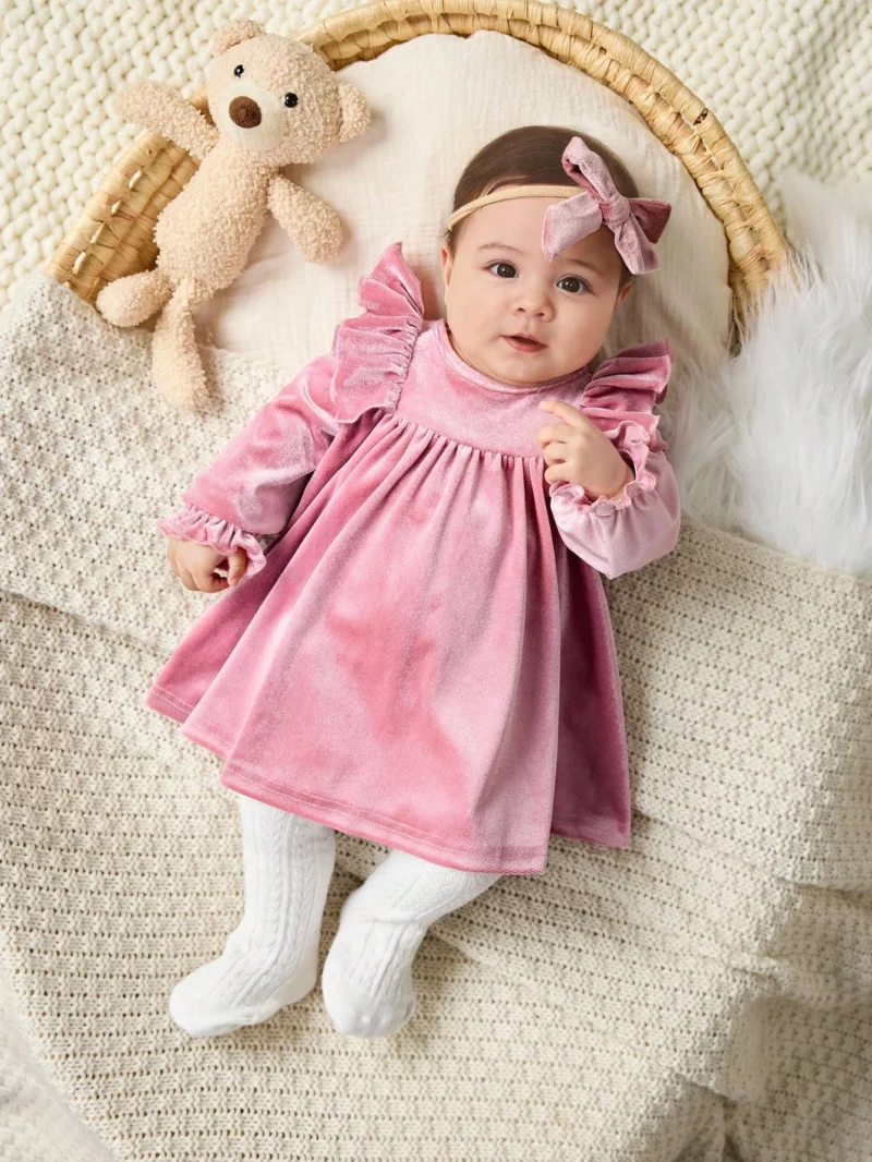 Vestido rosa bebé niña de terciopelo con volantes elegantes