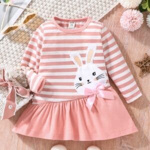 Vestido rosado con rayas y moño de conejito bordado