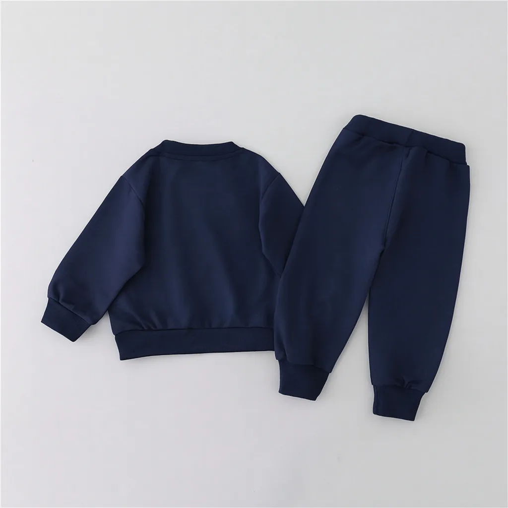 Conjunto azul marino con estampado de oso dulce de dos piezas