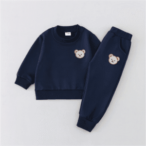 Conjunto azul marino con estampado de oso dulce de dos piezas