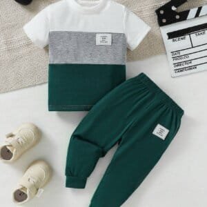 Conjunto multicolor con camiseta y pantalones deportivos casuales