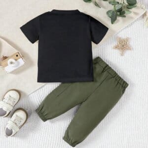 Conjunto negro y verde Boston con pantalón deportivo casual