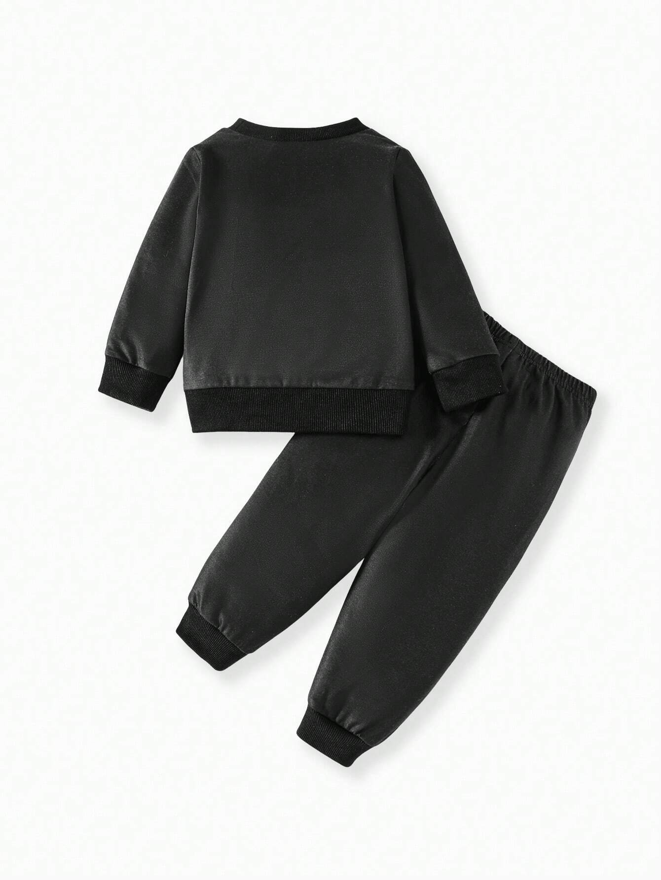 Conjunto negro con estampado geométrico y pantalón largo