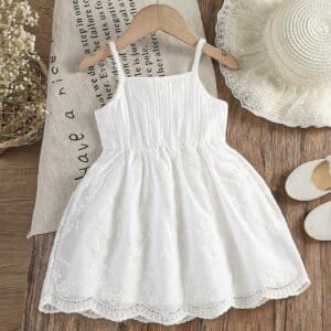 Vestido blanco con bordado floral y encaje de tirantes finos