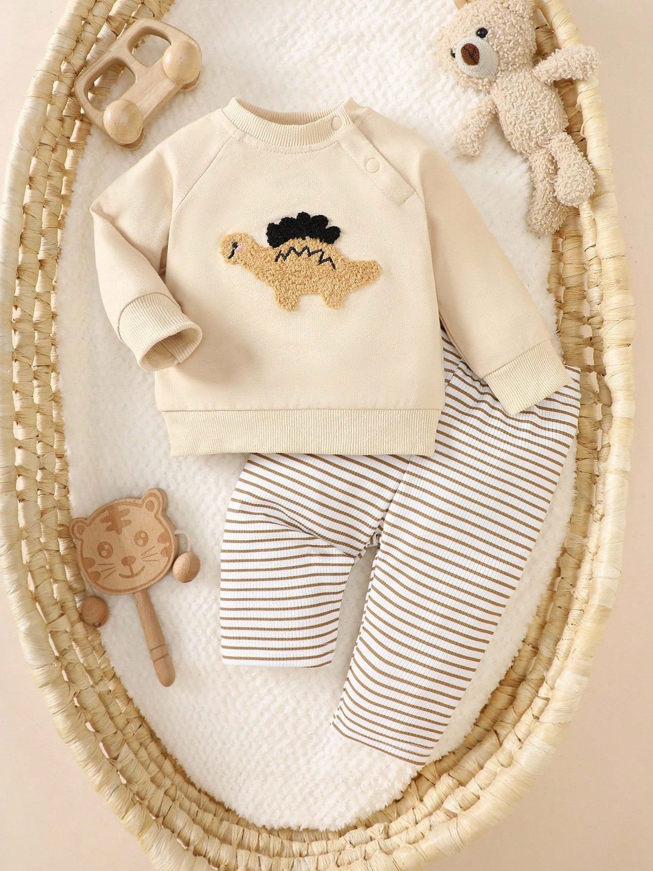 Conjunto albaricoque con sudadera dinosaurio y pantalón a rayas