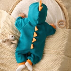 Pelele verde con capucha de dinosaurio cálido y divertido