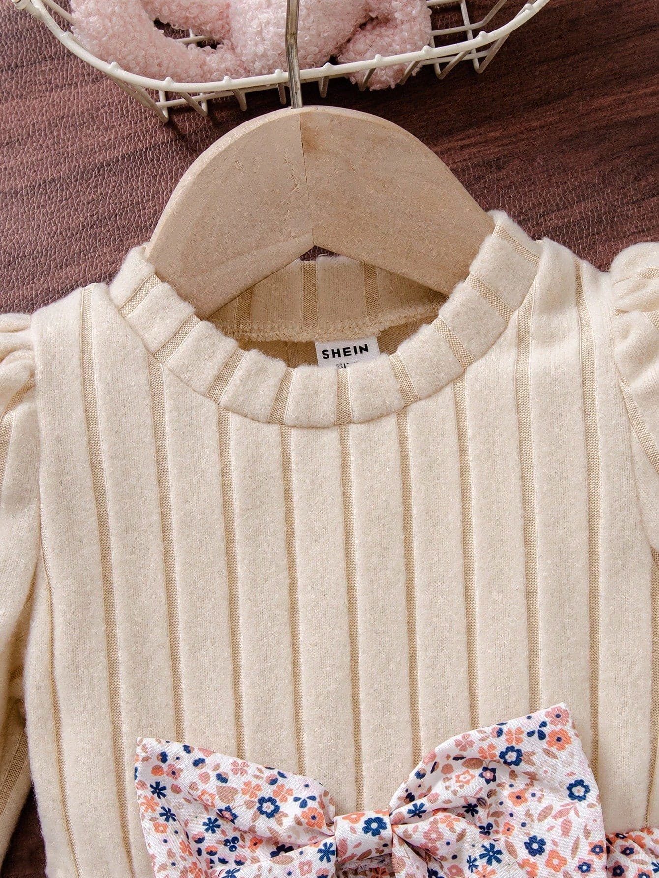 Vestido albaricoque floral con lazo y parte superior de punto