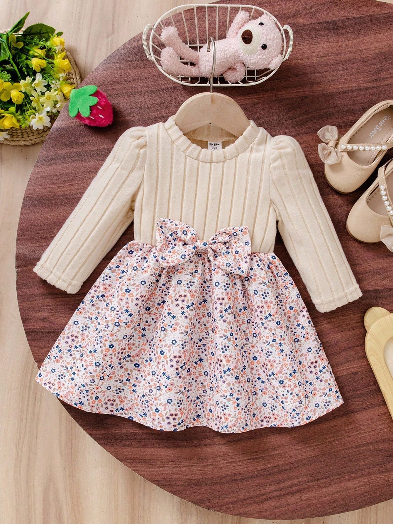 Vestido albaricoque floral con lazo y parte superior de punto