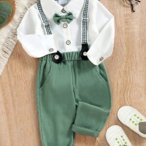 Conjunto verde elegante con camisa blanca y tirantes incluidos
