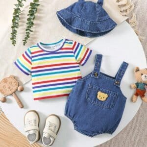 Conjunto azul dulce con mameluco mezclilla y camiseta rayas