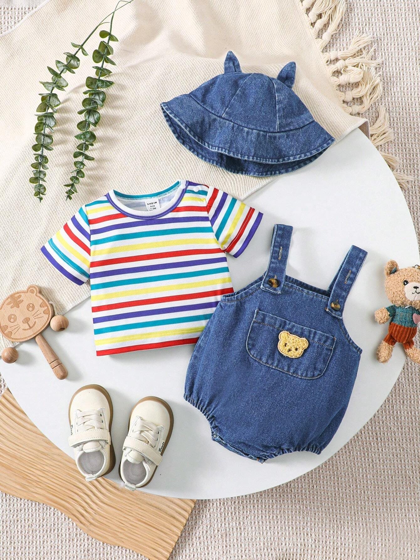 Conjunto azul dulce con mameluco mezclilla y camiseta rayas