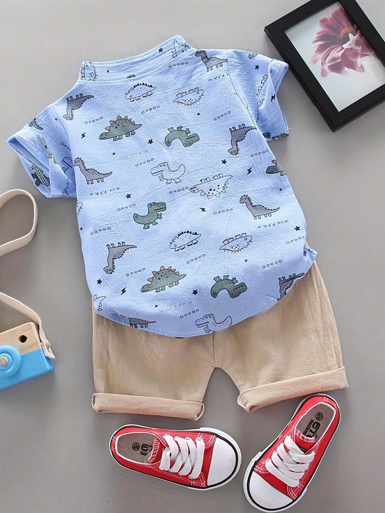 Conjunto azul beige con estampado de dinosaurios