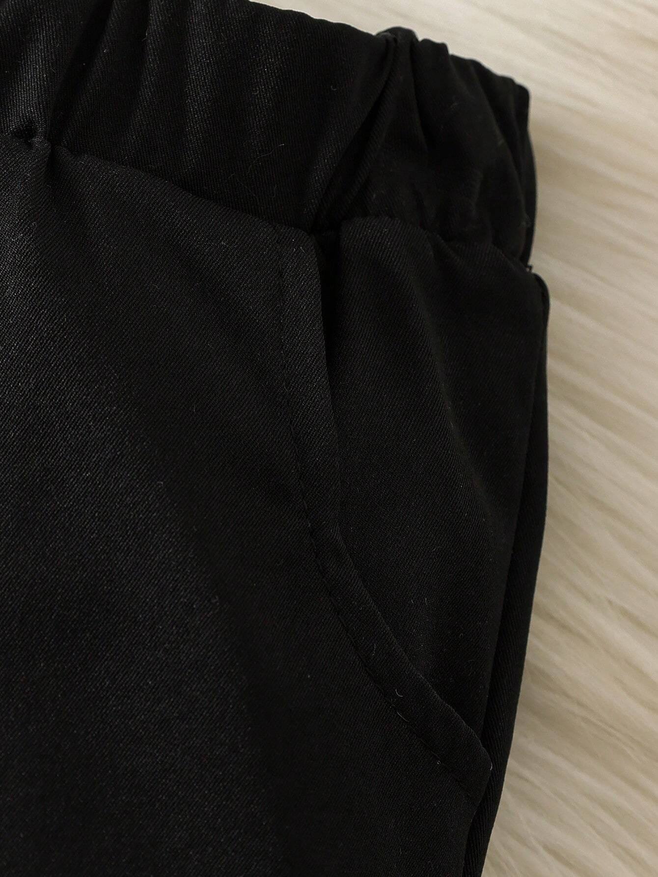 Conjunto rojo y negro a cuadros con pantalón casual