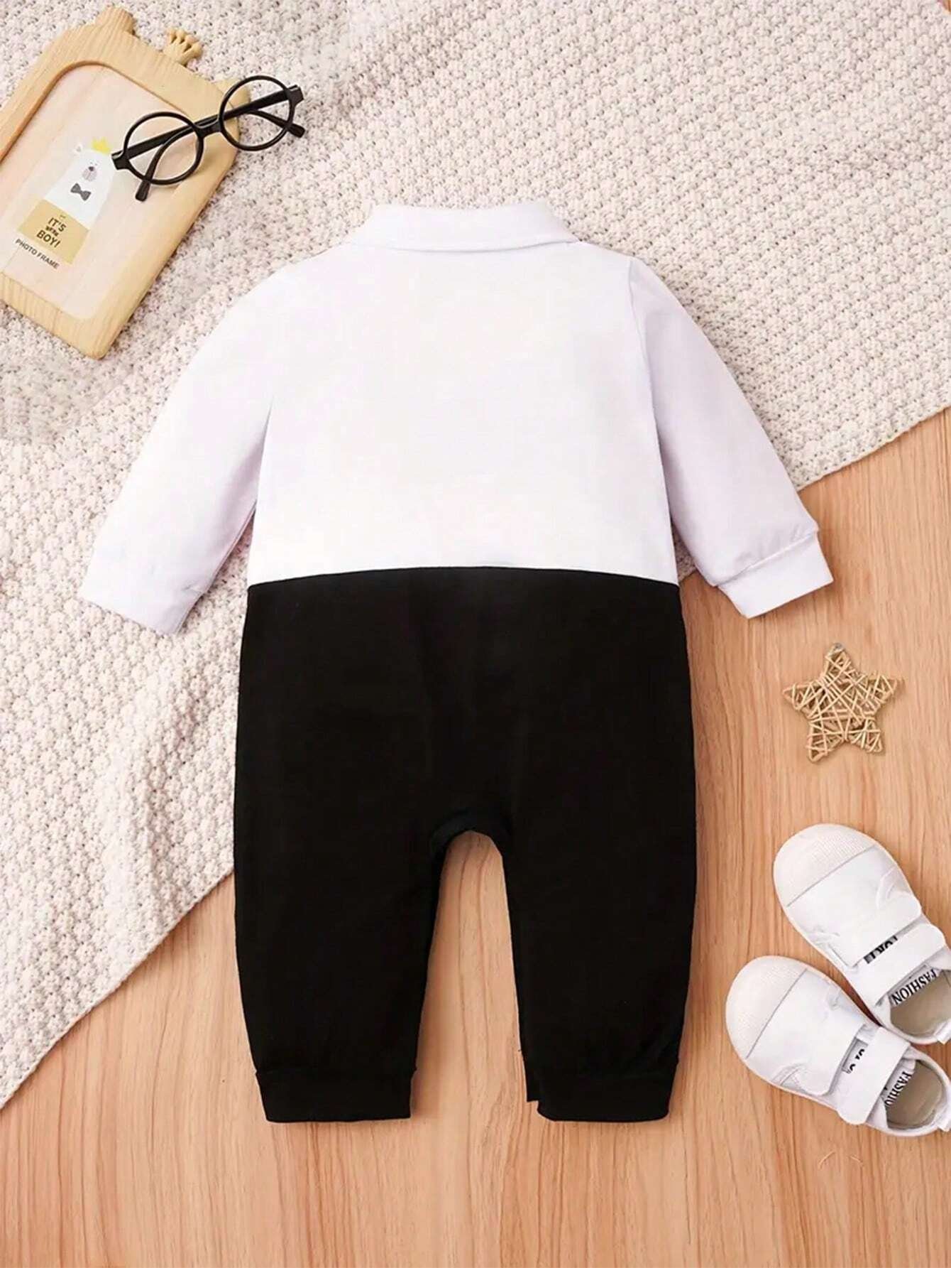 Mameluco elegante rojo y negro con chaleco de cuadros