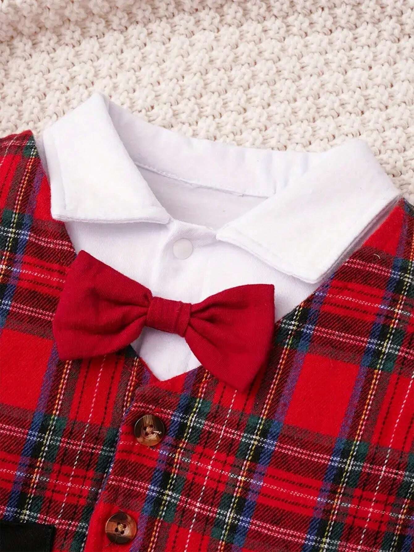 Mameluco elegante rojo y negro con chaleco de cuadros