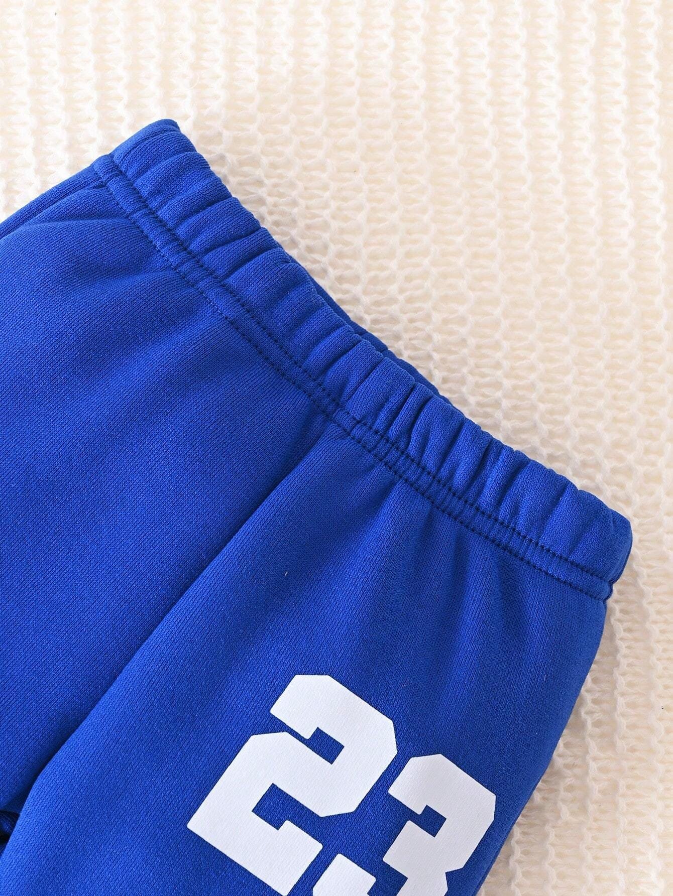 Conjunto azul deportivo con capucha y pantalón cómodo