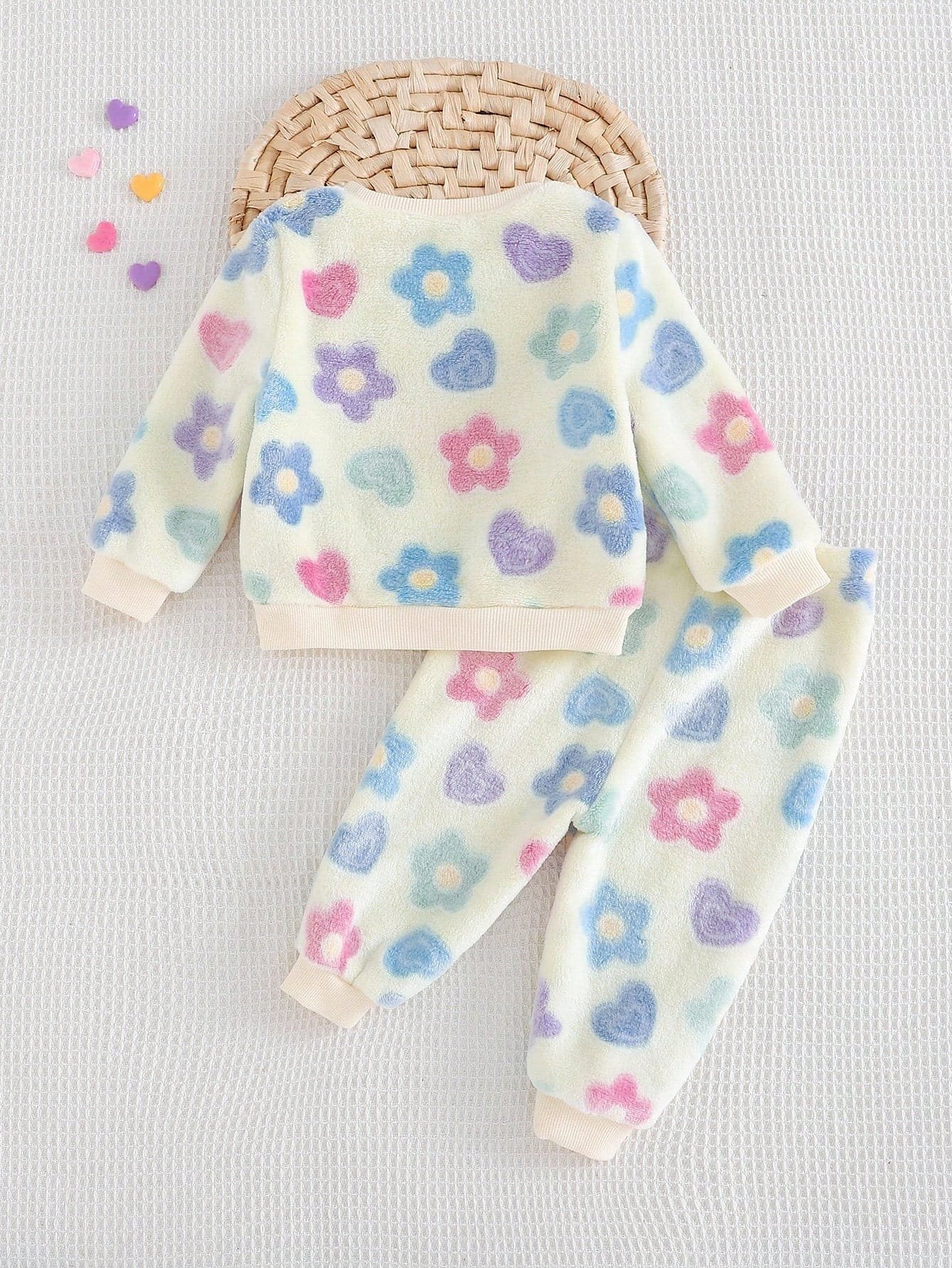 Set cálido multicolor con corazones y flores