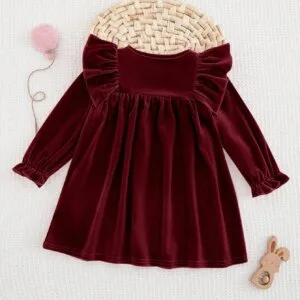 Vestido burdeos suave con volantes elegantes de manga larga