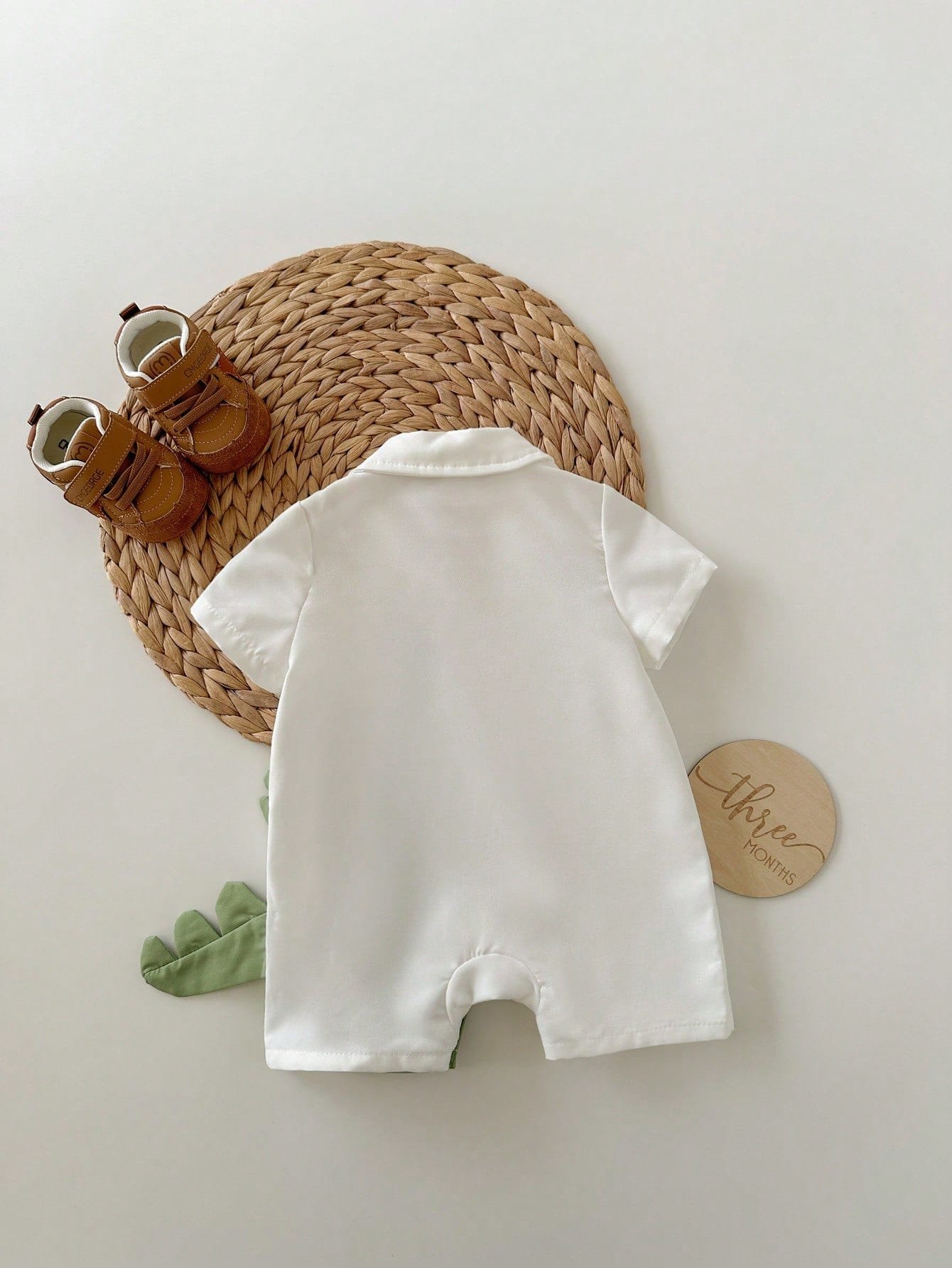 Mameluco Blanco Verde Dinosaurio Bebé Manga Corta