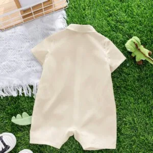 Enterizo beige verde con dinosaurio grande frontal