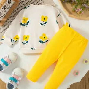 Conjunto floral crema y amarillo con leggings suaves