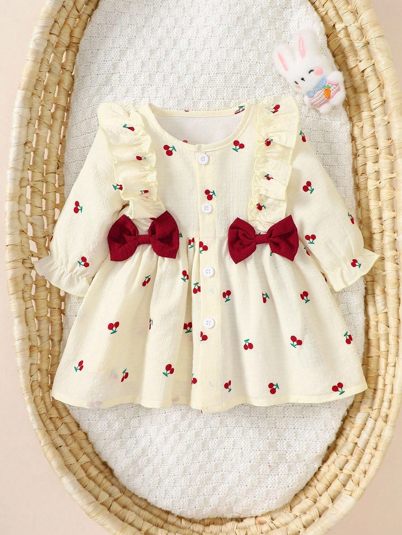 Vestido albaricoque dulce con volantes y lazos rojos