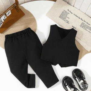 Conjunto negro elegante con chaleco cruzado y pantalón clásico