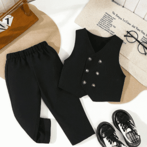 Conjunto negro elegante con chaleco cruzado y pantalón clásico