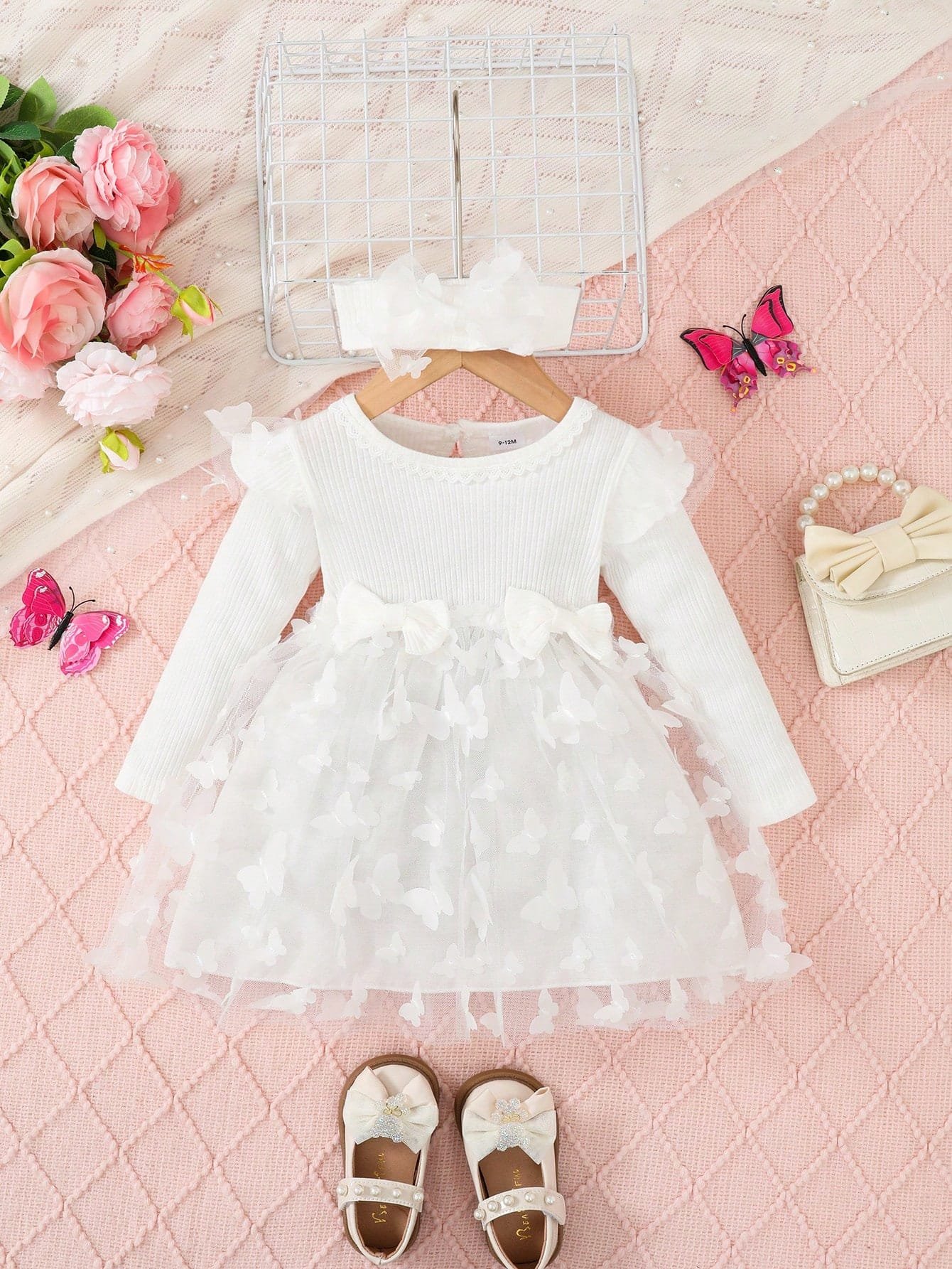 Vestido blanco de tul con mariposas y cuello volante