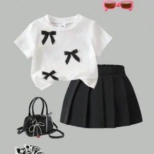 Set blusa blanca con moños y falda negra plisada