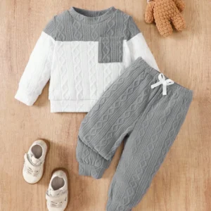 Conjunto gris tejido suave de dos piezas