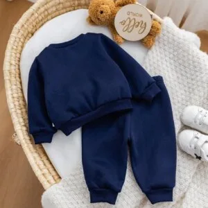 Conjunto azul marino con oso bordado