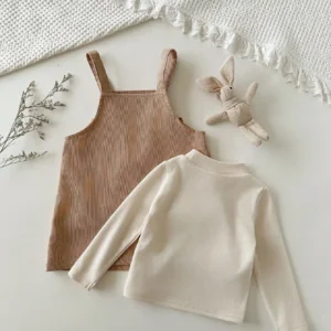 Conjunto caqui de vestido peto y blusa suave