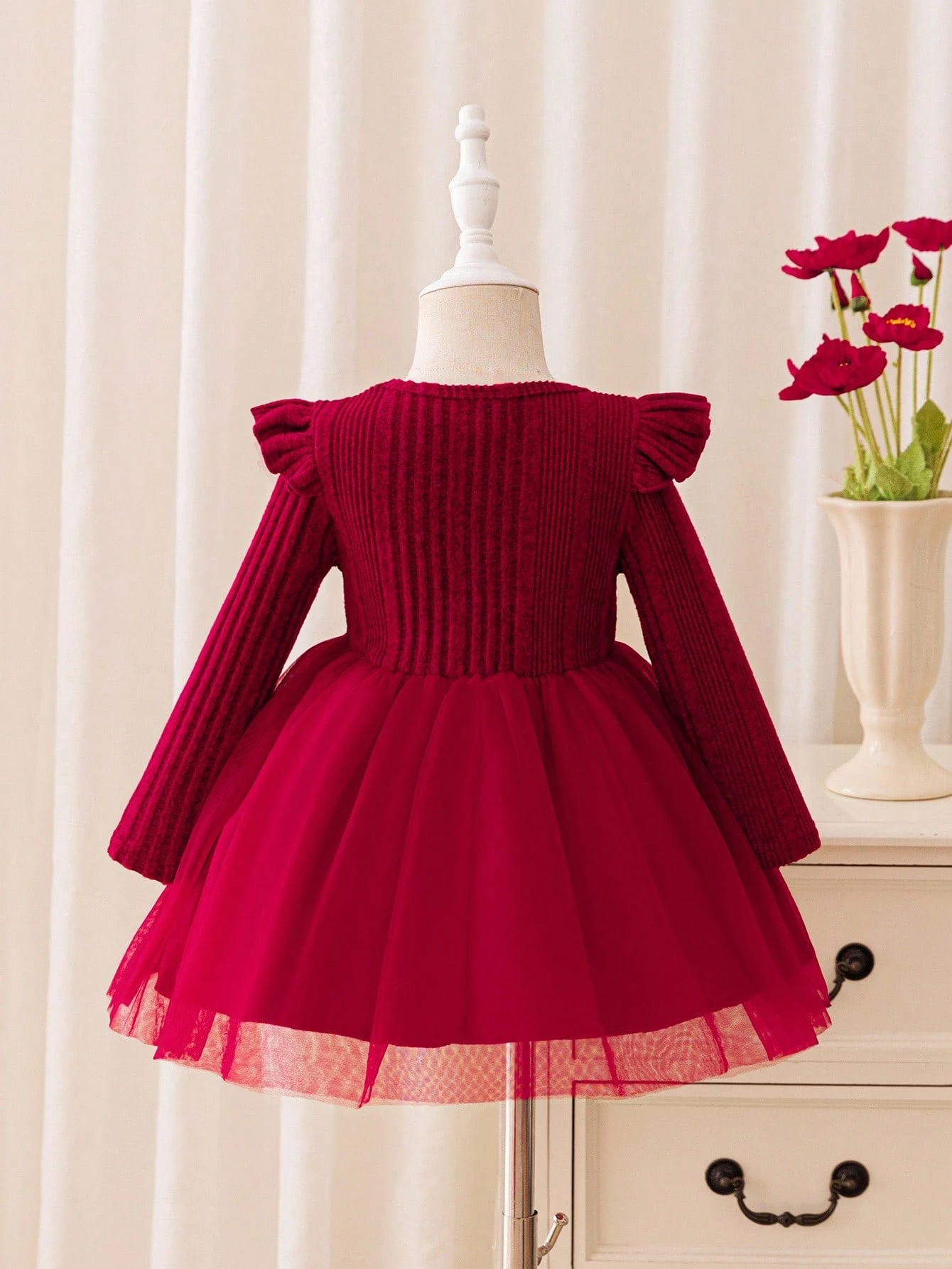 Vestido rojo elegante con falda de gasa