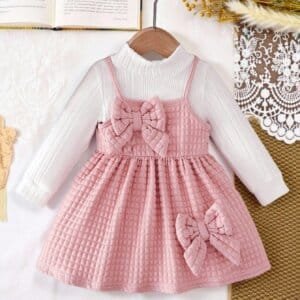 Conjunto rosa con vestido de tirantes