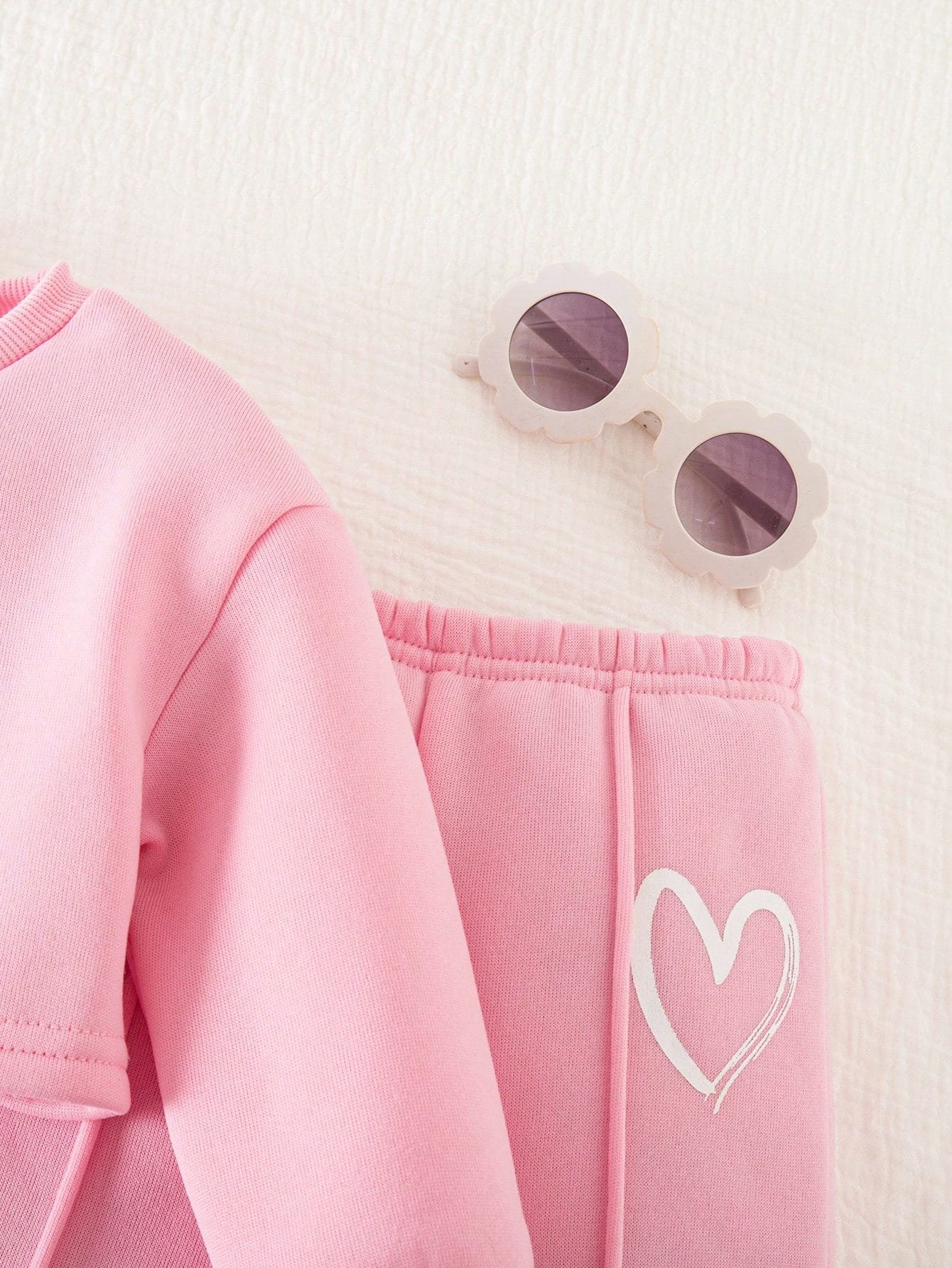 Conjunto rosa con sudadera corta y pantalón