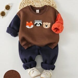 Conjunto café con sudadera de animalitos y jogger