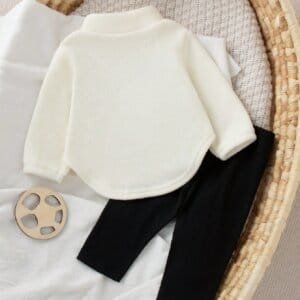Conjunto bebé crema negro felpa con cierre frontal