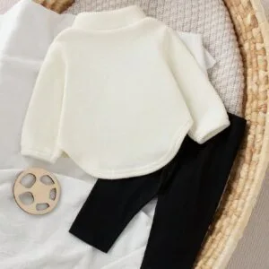 Conjunto bebé crema negro felpa con cierre frontal