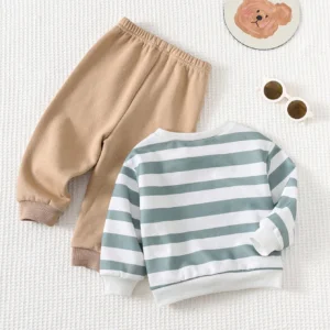 Conjunto verde con sudadera y pantalón